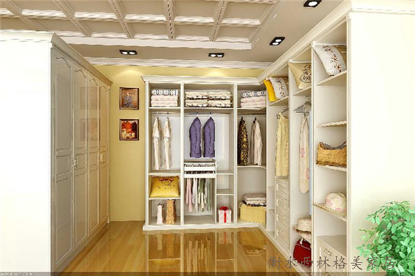 定制衣柜PK现场打制衣柜