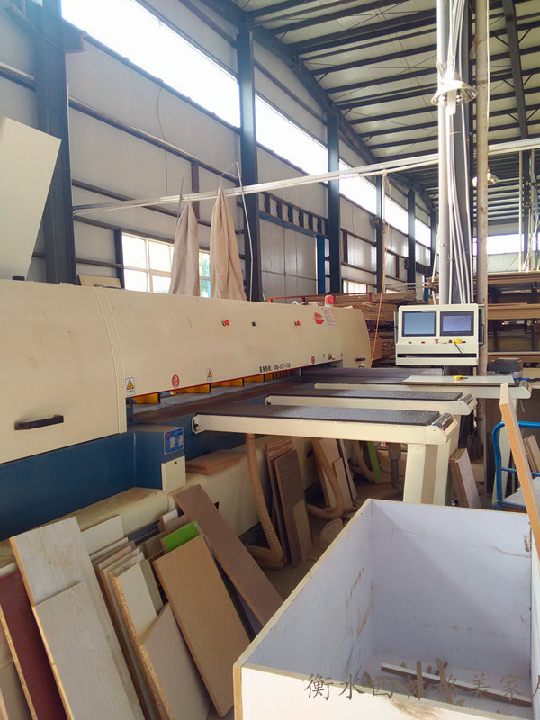 定制衣柜PK现场打制衣柜